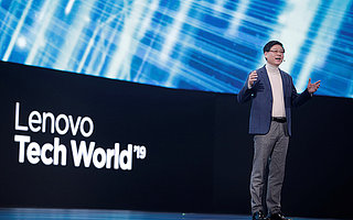 折叠Razr的背后逻辑：联想能否打破智能手机的“情怀”魔咒？