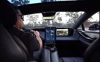 FF91內飾首次曝光：后排能躺著看電視