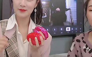 电商主播和流量明星只差一步之遥