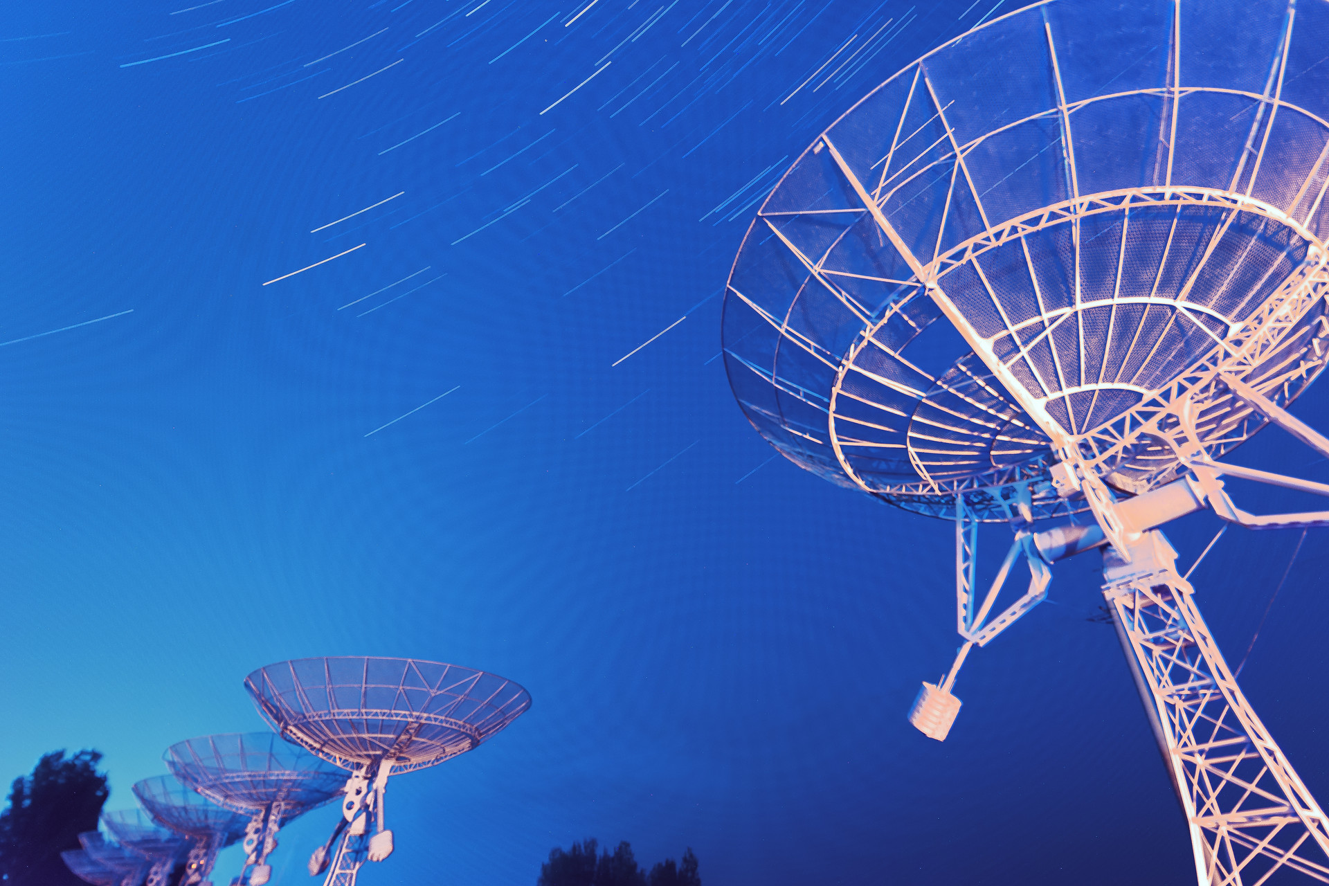 天文学家吐槽：马斯克的卫星阻碍观测宇宙