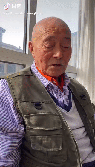 2个月涨粉500w，80岁“东北姥爷”为何能持续爆火，霸屏抖音？
