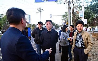 区党工委书记黄俊督导检查深化全国文明
城市创建工作