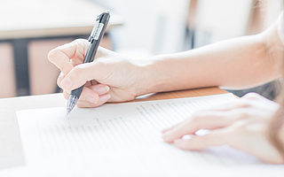 股价大跌82%、5年亏损26亿，学历教育第一股怎么了？