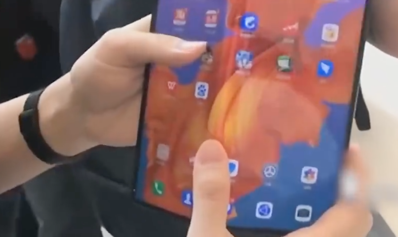 华为折叠屏手机被炒到天价，官网抢不到，二手市场价最高卖到20万元