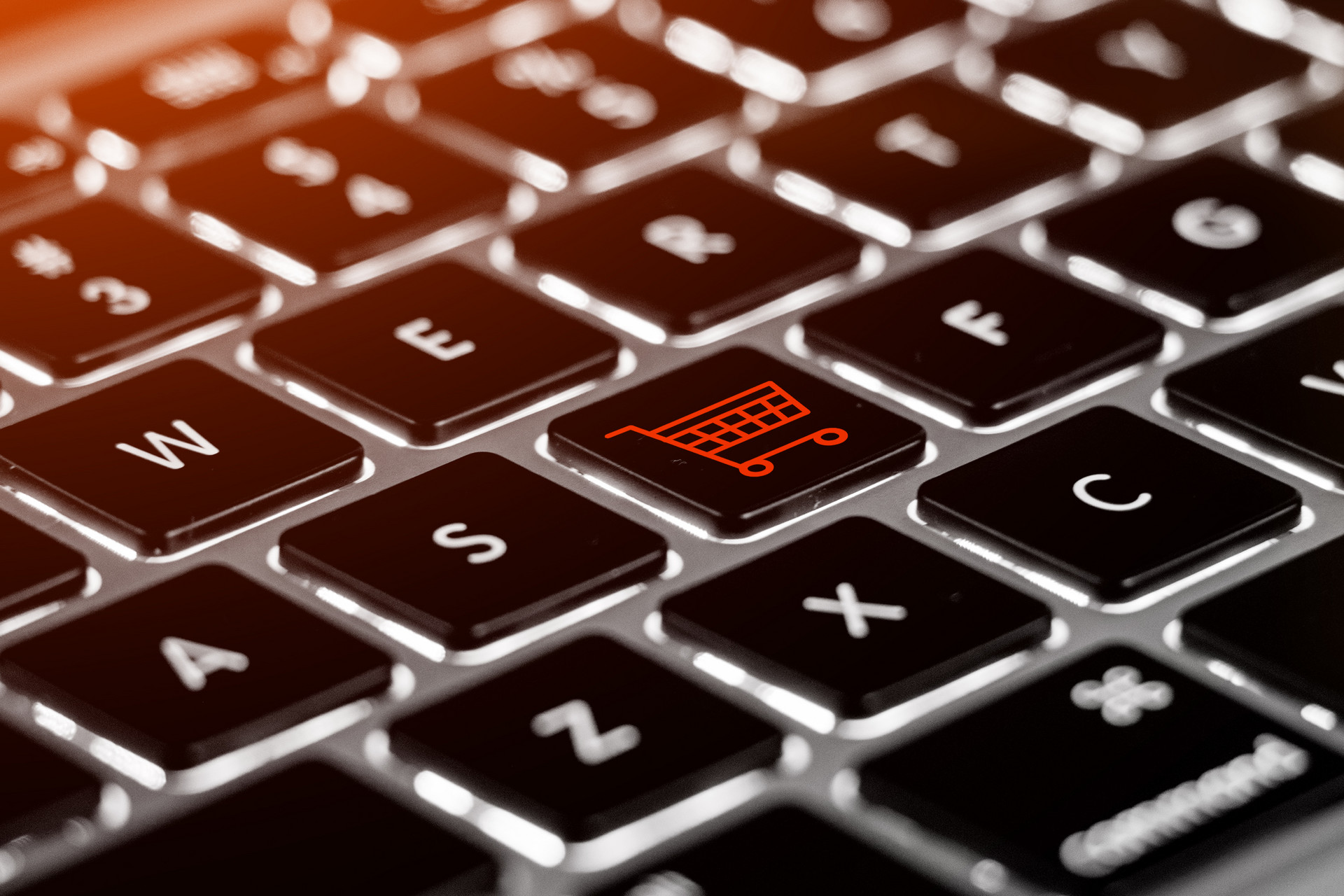 卫哲：拼多多算是妈妈辈的电商杀手