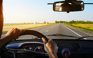 法国Uber司机被迫“起义”：我们不是奴隶！