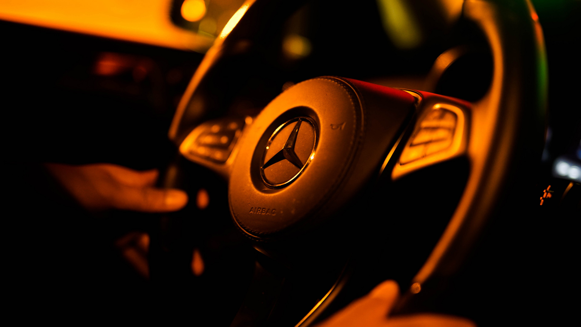 奔驰奥迪宝马裁员近3万人，省钱转型电动化