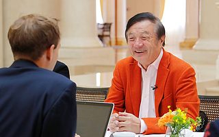 任正非：华为计划将美国研究中心迁至加拿大，今明两年摆脱对美技术依赖 | CEO说