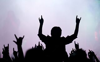 明星粉丝经济“畸变”史：越狂热越病态