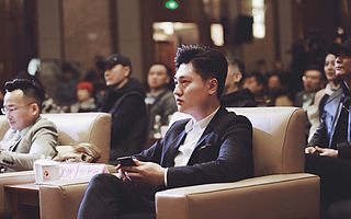 30岁就当上董事长，但他的创业之路并非一帆风顺