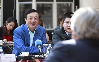 任正非：华为是不是好公司不在于上市，大家黑一下华为就恢复了本色｜CEO说