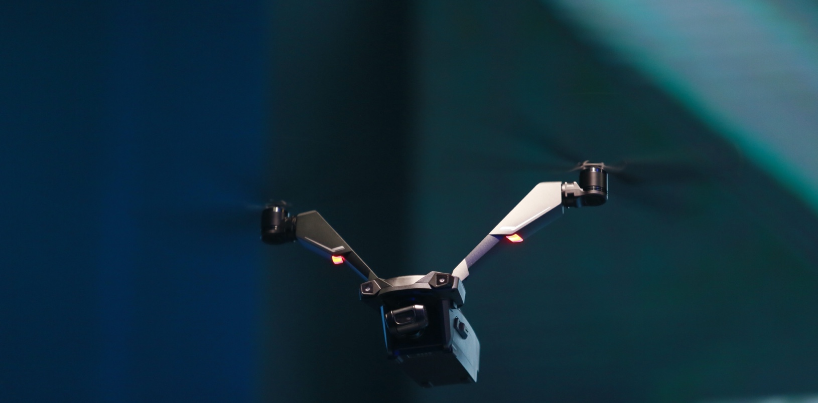 零零科技发布 v 型双旋翼无人机 falcon ,续航长达 50 分钟