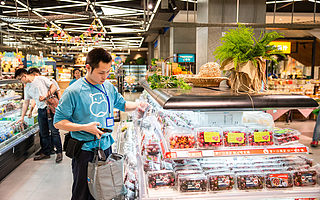 生鲜赛道红海一片，烧钱之路如何突围？