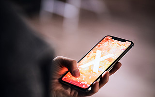 熊猫互娱投资方否认已获王思聪赔偿；苹果股价创新高；华为云发布智能工作平台 WeLink|早 8 点档