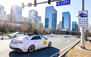 北京颁发首批自动驾驶载人测试牌照，百度Apollo 40台车辆获许可