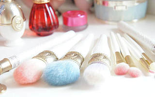 95后为“脸”有多舍得花钱？2年买100只口红，3年催生一个独角兽