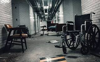 靠嚇哭玩家賺錢、讓260萬(wàn)年輕人上癮，百億密室行業(yè)究竟有什么秘密？