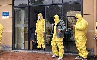 武汉支援医护车队司机自述：初一凌晨两点，我接到了去医院的第一单