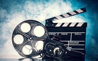 橫店影視城全關(guān)停、《大江大河2》《有翡》等 13個(gè)劇組停工，“肺炎”重創(chuàng)下的娛樂(lè)業(yè)