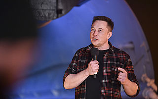 汽车公敌特斯拉