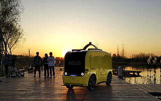 理想汽车投它两亿元 这家无人车公司为企业送团餐 还派18辆车赴武汉抗疫