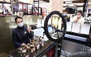 超50%天猫商家在直播卖货 线下门店直播迎爆发增长