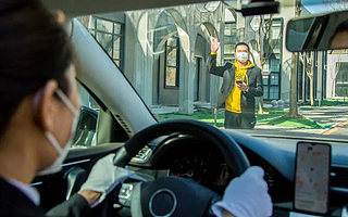 全球網(wǎng)約車臨“疫情”大考：招聘凍結(jié)、試水“跑腿”