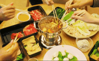 餐飲老板賣(mài)起了半成品：水餃銷(xiāo)量漲45倍，火鍋月銷(xiāo)3000萬(wàn)