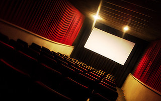 影院復(fù)工“難”：場(chǎng)均觀影不足1人、全線再度被叫停、2200多家已注銷(xiāo)