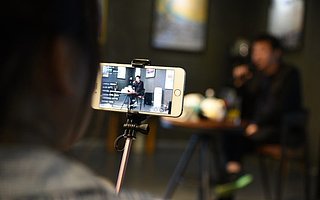 抛下数亿身价 我的老板直播带货去了：7天吸粉10W+ 一场音浪200万