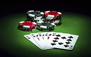 短视频借直播电商“造反”，抖音、快手挑战阿里胜算几何？