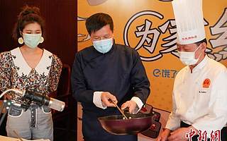 北京鼓勵零售企業(yè)創(chuàng)新轉(zhuǎn)型 官員變身主播為老字號帶貨