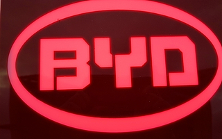 王传福卸任比亚迪及12家子公司职务，公司现权力变动？你想多了！