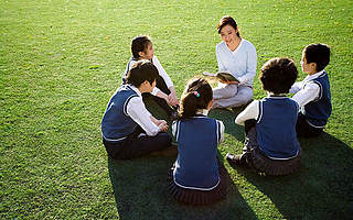 20m²装10个娃 第一波熬不住的教培机构早就偷偷复工:在公园民宅复课