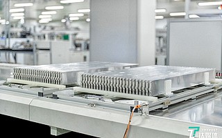 比亚迪刀片电池生产线首次对外开放，不怕针刺的电池是如何生产的？