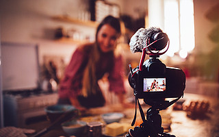 网红“推手”众妙娱乐赴港IPO，能否为直播经纪开辟资本新路径？