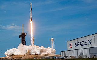 卫星互联网和5G，哪个更便宜？我们算了一笔账