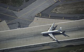 国泰航空资本重组方案出台，何时才能走出市场阴霾?