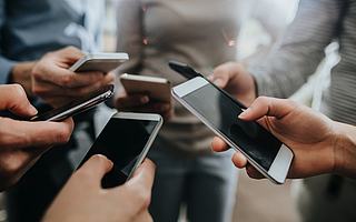 智能手机市场为何“跌跌不休”，这三位朋友或许道出了真相