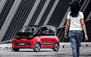 新宝骏E300正式上市：内置5G芯片 续航305km 售价6.48万元起