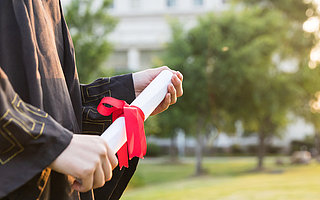 招用畢業生可享3000每月補貼?人社局:得先有北京戶口