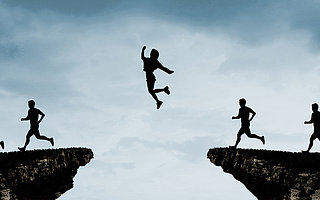 毛大慶:46萬企業倒閉的另一面,直播、醫療、企服迎難而上