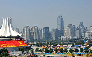 稳舵奋楫势昂扬 铿锵突进双胜利——广西上半年迎难而上统筹推进经济发展综述