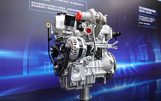 比亚迪“1.5T中国机皇”在技术登顶的同时，也为行业猛踩了一脚油门