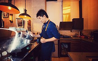 从香港到内地 从咖啡师到创业家 他洞察到了咖啡的新场景新需求