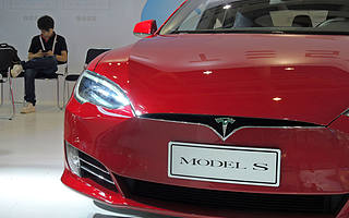 「围猎」动力电池，「前浪」们追赶特斯拉的第一步