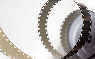 光线传媒中报净利润降八成 《姜子牙》定档国庆能否一战封神？