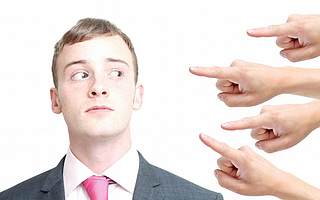 豪横！疑似保利副总威胁媒体人，不转不是本群人，众多媒体人“退群抗议”