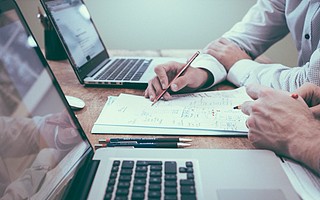 抢滩在线新经济 强力布局智慧零售 微盟上半年净赚5200万