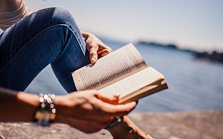 書荒終結(jié)者!觸寶出擊網(wǎng)文賽道 免費閱讀驚現(xiàn)三足鼎立 算法+閱讀商業(yè)價值凸顯